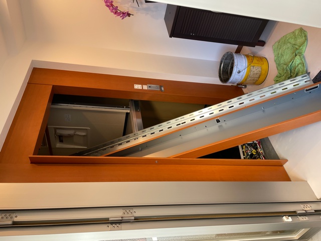 ２階出入口枠撤去